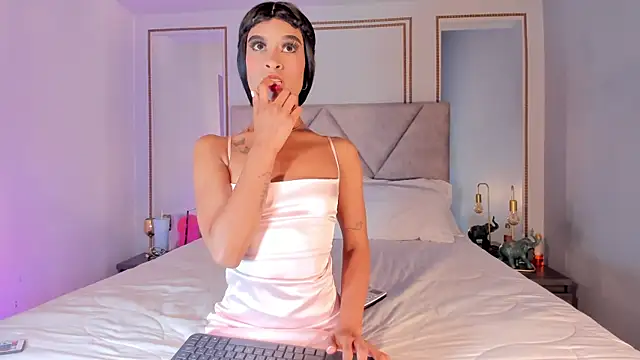 NicoleeJoness online show from 06-12-26, 04:11