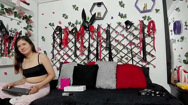 Snapshot of kimmy_wold chatting on 06-16-26, 12:52 kimmy wold online show from 06-16-26, 12:52
