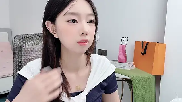 Yoyo33355 online show from 06-15-26, 03:09