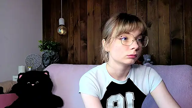Snapshot of IvoryPesante chatting on 06-12-26, 09:08 IvoryPesante online show from 06-12-26, 09:08