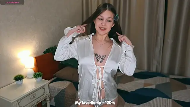 Snapshot of PlayfulMelly chatting on 06-23-26, 07:23 PlayfulMelly online show from 06-23-26, 07:23