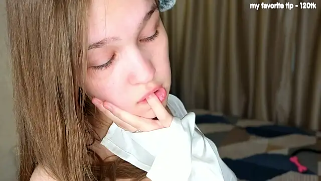 Snapshot of PlayfulMelly chatting on 06-25-26, 05:12 PlayfulMelly online show from 06-25-26, 05:12