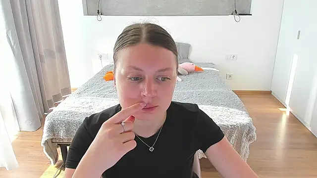 Kitkatvel online show from 06-25-26, 05:23