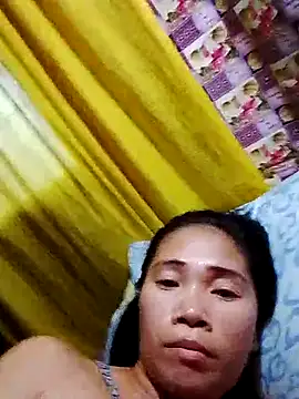 Snapshot of hotmom_lyn chatting on 06-12-26, 09:25 hotmom lyn online show from 06-12-26, 09:25