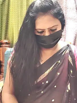 Snapshot of Meera_mia chatting on 06-13-26, 11:08 Meera mia online show from 06-13-26, 11:08