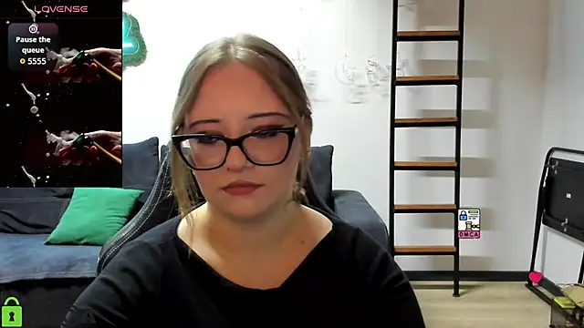 Snapshot of JuliNy_x chatting on 06-03-26, 02:33 JuliNy x online show from 06-03-26, 02:33