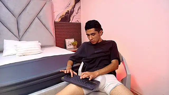 Isaacxsam  online show from 05-26-26, 12:34