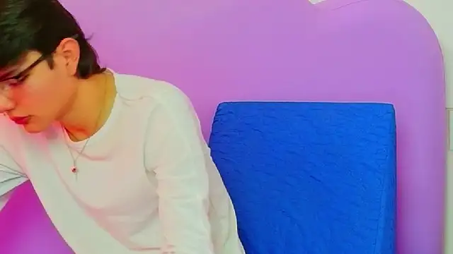 Snapshot of Liamdelrey chatting on 06-27-26, 03:28 Liamdelrey online show from 06-27-26, 03:28