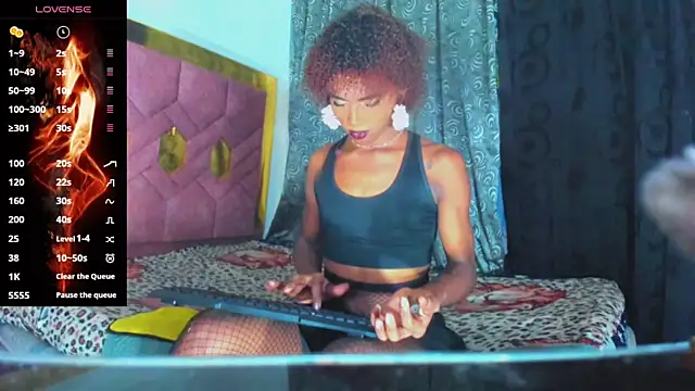 Snapshot of xsofiacastro chatting on 06-27-26, 05:12 xsofiacastro online show from 06-27-26, 05:12