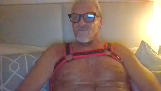 Snapshot of NottsLeather chatting on 07-08-26, 01:21 NottsLeather online show from 07-08-26, 01:21