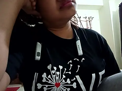 Snapshot of Neha-71 chatting on 06-06-26, 10:36 Neha-71 online show from 06-06-26, 10:36