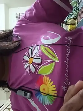 Snapshot of Neha-71 chatting on 06-13-26, 04:05 Neha-71 online show from 06-13-26, 04:05