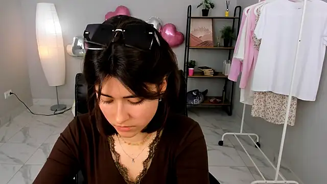 Snapshot of Barbara_Little chatting on 05-27-26, 12:24 Barbara Little online show from 05-27-26, 12:24