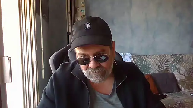 Snapshot of panda_06200 chatting on 06-07-26, 08:51 panda 06200 online show from 06-07-26, 08:51