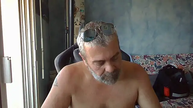 Snapshot of panda_06200 chatting on 07-09-26, 08:18 panda 06200 online show from 07-09-26, 08:18