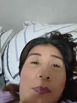 Snapshot of fire_mommy chatting on 06-11-26, 02:53 fire mommy online show from 06-11-26, 02:53