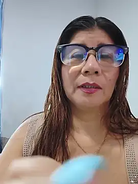 Snapshot of fire_mommy chatting on 06-12-26, 09:57 fire mommy online show from 06-12-26, 09:57