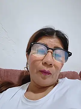Snapshot of fire_mommy chatting on 06-17-26, 09:05 fire mommy online show from 06-17-26, 09:05