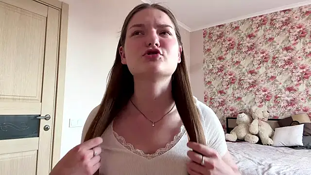 Snapshot of lizzzanatooo chatting on 06-15-26, 03:03 lizzzanatooo online show from 06-15-26, 03:03