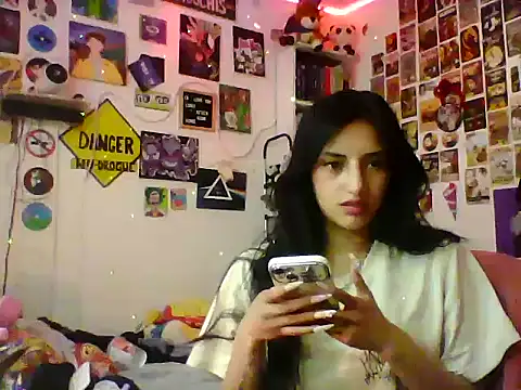 Snapshot of angelgirl2006 chatting on 05-26-26, 08:05 angelgirl2006 online show from 05-26-26, 08:05
