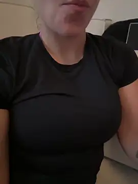 Snapshot of VenClea chatting on 06-11-26, 06:50 VenClea online show from 06-11-26, 06:50