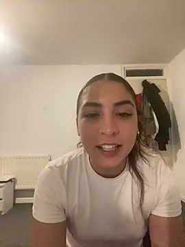 Snapshot of naomiiii55 chatting on 06-11-26, 12:32 naomiiii55 online show from 06-11-26, 12:32