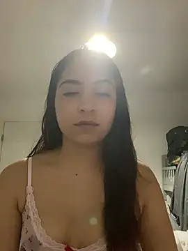 Snapshot of naomiiii55 chatting on 06-19-26, 01:43 naomiiii55 online show from 06-19-26, 01:43