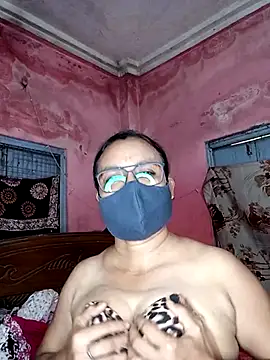 MoonLusty online show from 06-18-26, 05:30