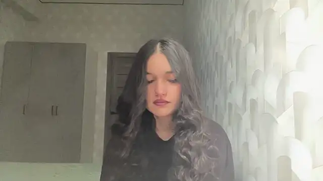 LisetteParajon online show from 06-20-26, 05:10