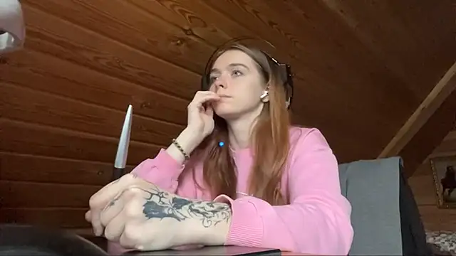 Snapshot of MariaLake chatting on 06-21-26, 04:15 MariaLake online show from 06-21-26, 04:15