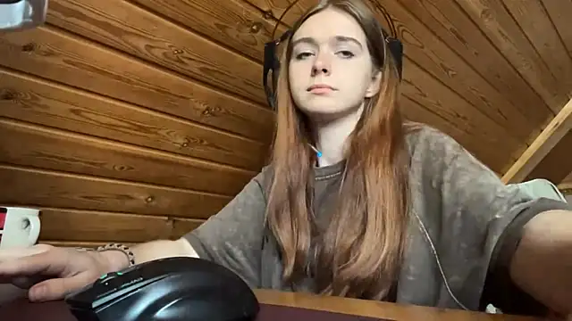 Snapshot of MariaLake chatting on 06-25-26, 04:01 MariaLake online show from 06-25-26, 04:01