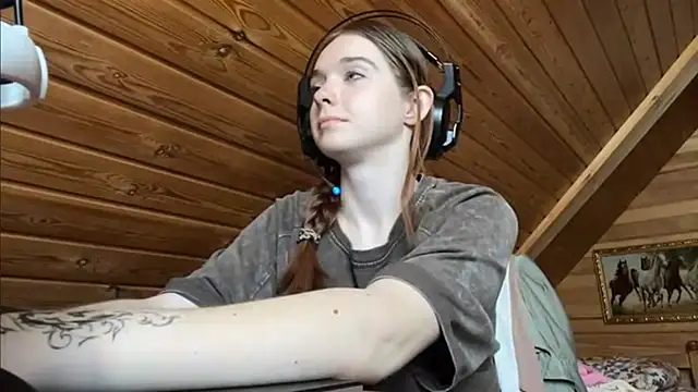 Snapshot of MariaLake chatting on 06-27-26, 04:17 MariaLake online show from 06-27-26, 04:17