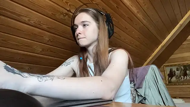 Snapshot of MariaLake chatting on 07-18-26, 04:16 MariaLake online show from 07-18-26, 04:16