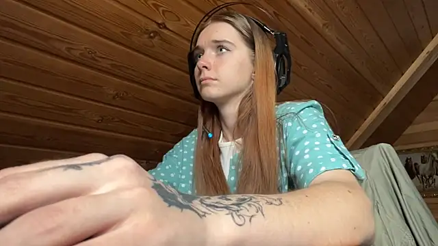 Snapshot of MariaLake chatting on 07-19-26, 05:00 MariaLake online show from 07-19-26, 05:00