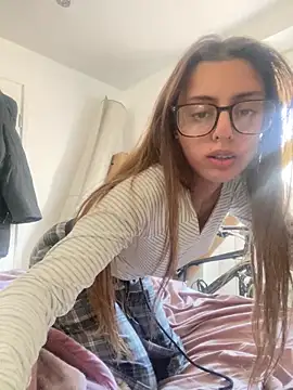 brownpetitegirlxo online show from 06-03-26, 04:01