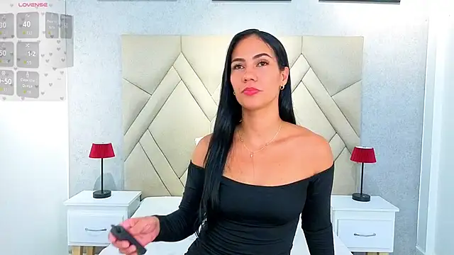 Snapshot of Oriana_Sarmiento chatting on 06-11-26, 12:32 Oriana Sarmiento online show from 06-11-26, 12:32