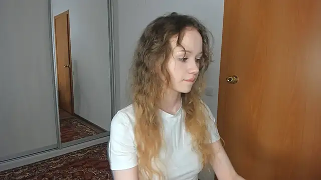 Snapshot of babymolly2 chatting on 07-11-26, 08:00 babymolly2 online show from 07-11-26, 08:00