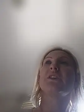Snapshot of Isabelle_Cora chatting on 06-25-26, 10:42 Isabelle Cora online show from 06-25-26, 10:42