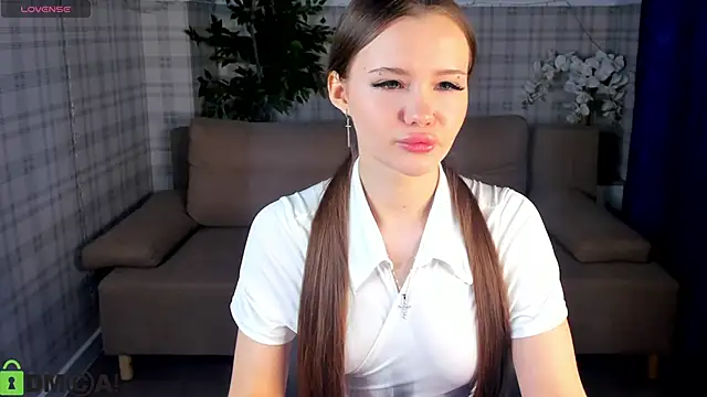 Snapshot of Ella_Butler chatting on 06-04-26, 11:05 Ella Butler online show from 06-04-26, 11:05