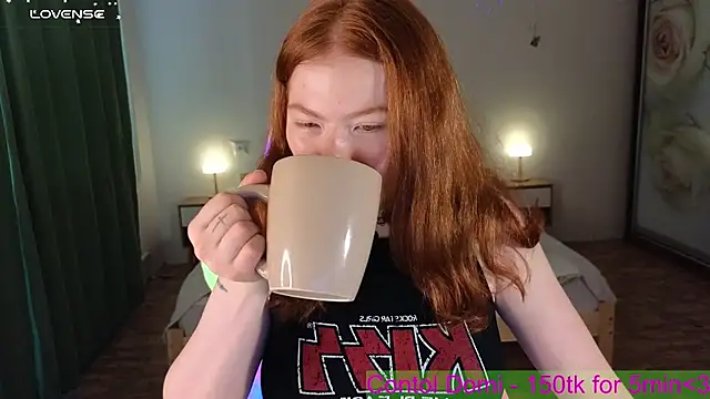 Snapshot of YourGingerCute chatting on 07-23-26, 12:25 YourGingerCute online show from 07-23-26, 12:25