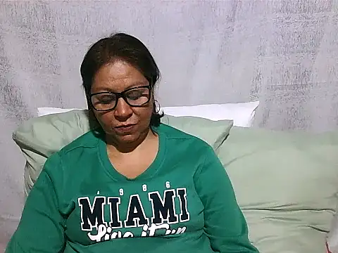 IndianSexyMilf69 online show from 06-22-26, 03:08