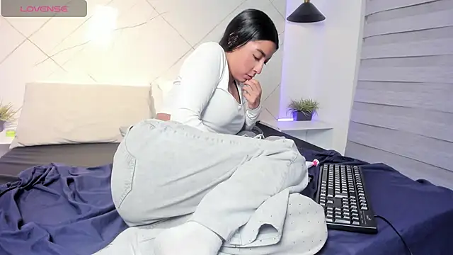 SARAH COLLENS  online show from 07-04-26, 11:33