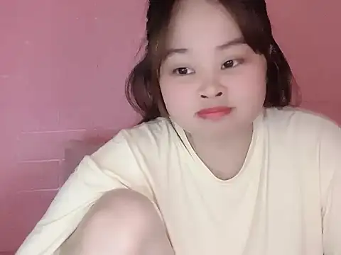 Snapshot of Nhungnhung679 chatting on 06-15-26, 05:04 Nhungnhung679 online show from 06-15-26, 05:04