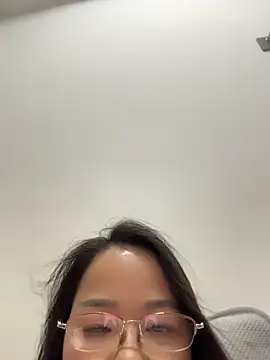 Snapshot of honghong_mother chatting on 06-11-26, 03:43 honghong mother online show from 06-11-26, 03:43