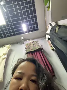 Snapshot of honghong_mother chatting on 06-23-26, 12:19 honghong mother online show from 06-23-26, 12:19