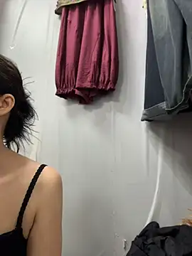 Snapshot of honghong_mother chatting on 07-15-26, 12:27 honghong mother online show from 07-15-26, 12:27