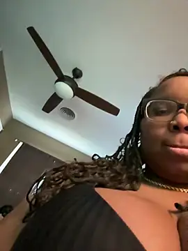 Snapshot of layitinme chatting on 06-15-26, 03:03 layitinme online show from 06-15-26, 03:03