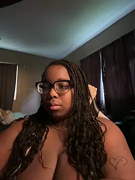 Snapshot of layitinme chatting on 06-19-26, 01:37 layitinme online show from 06-19-26, 01:37