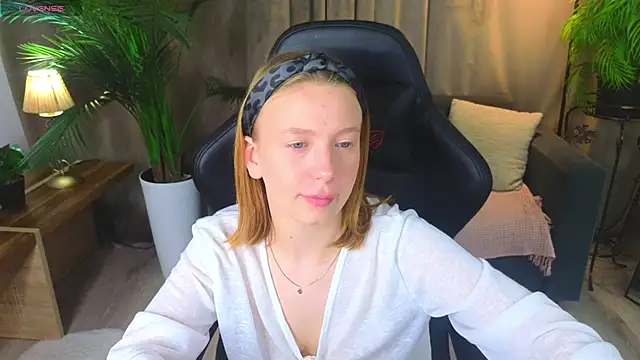 Snapshot of BeatriceLoven chatting on 06-12-26, 09:35 BeatriceLoven online show from 06-12-26, 09:35