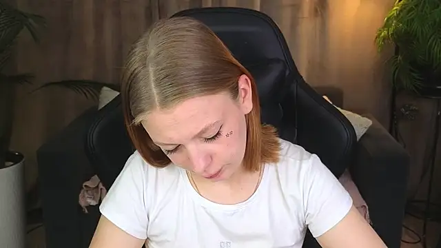 Snapshot of BeatriceLoven chatting on 07-06-26, 07:27 BeatriceLoven online show from 07-06-26, 07:27